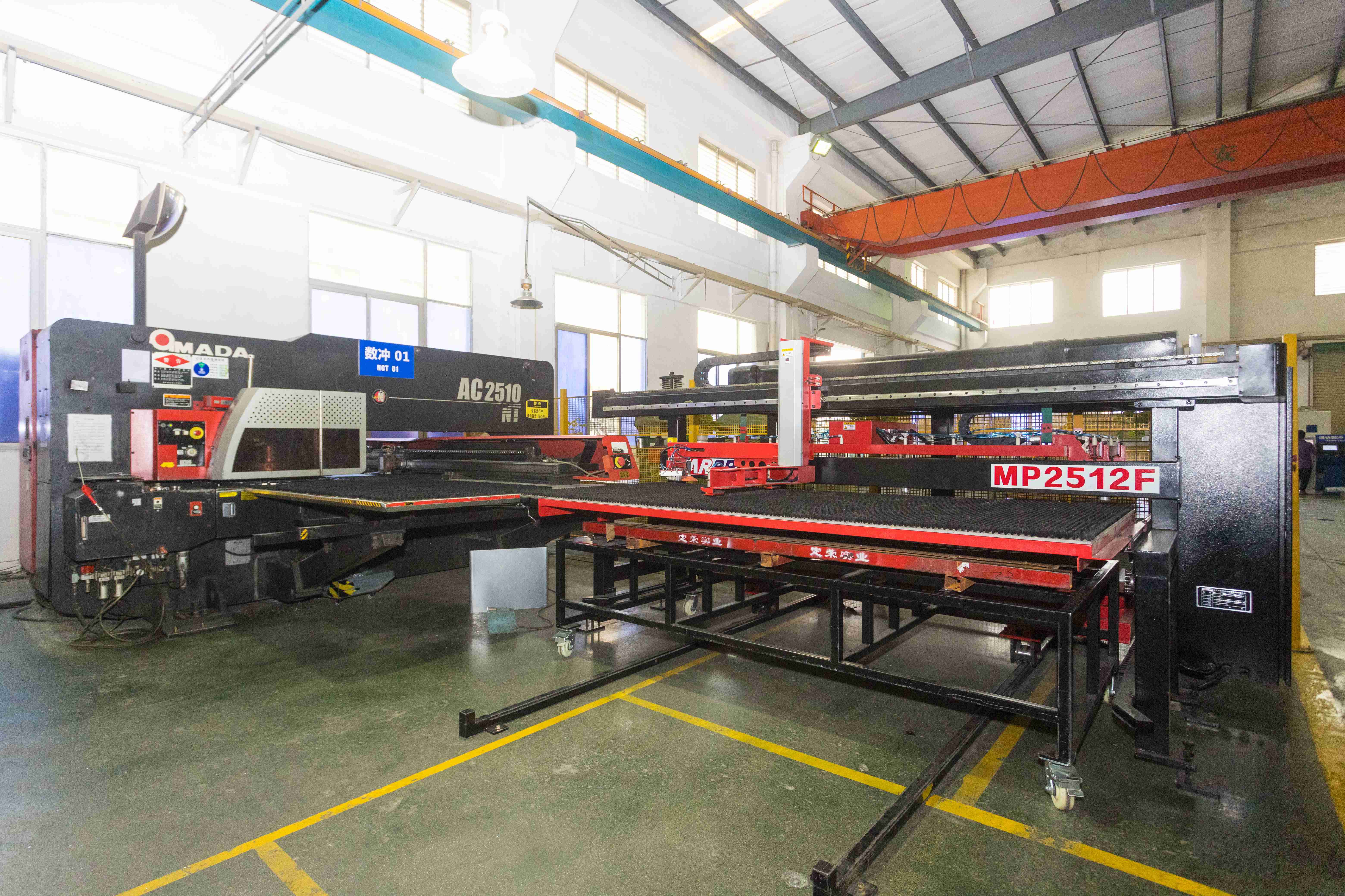 液壓轉塔數(shù)控沖床